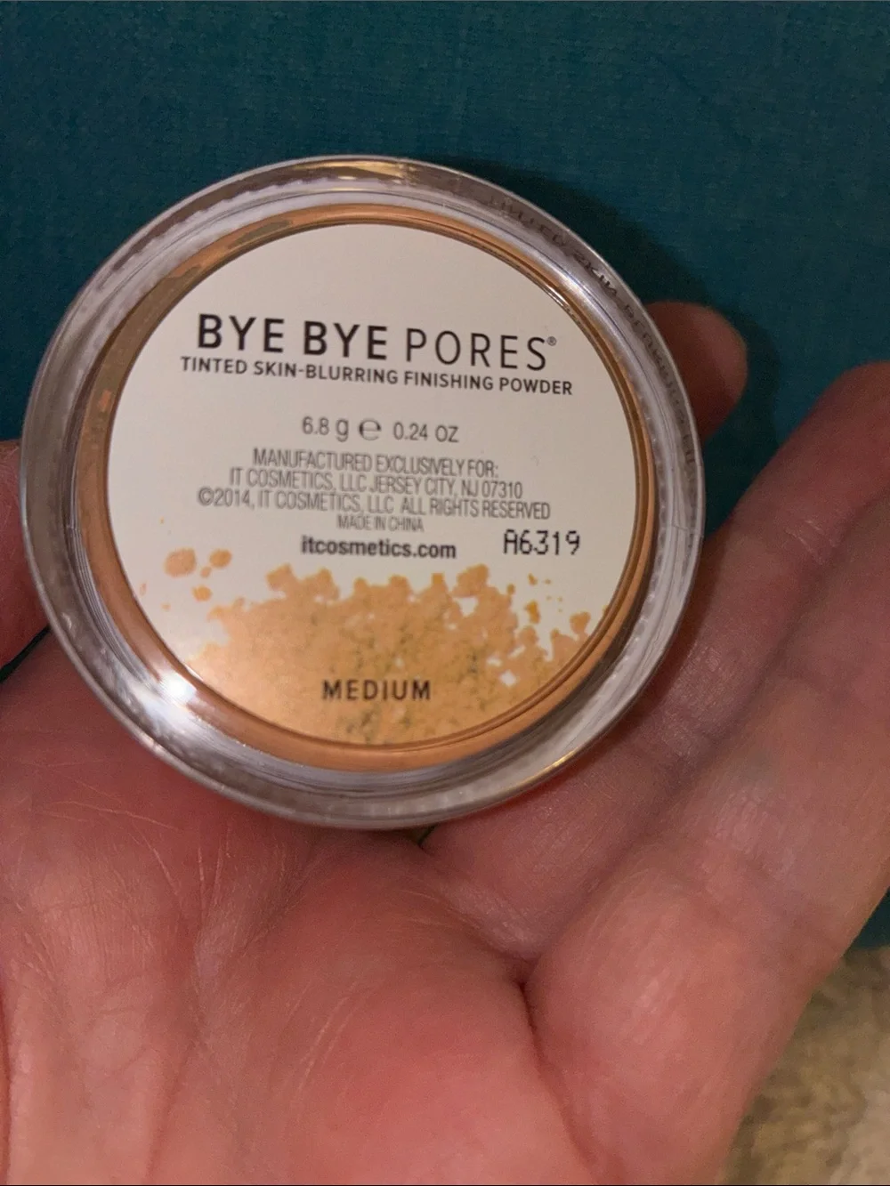 it Cosmetics Bye Bye Pores Tinted Finishing Powder - Medium